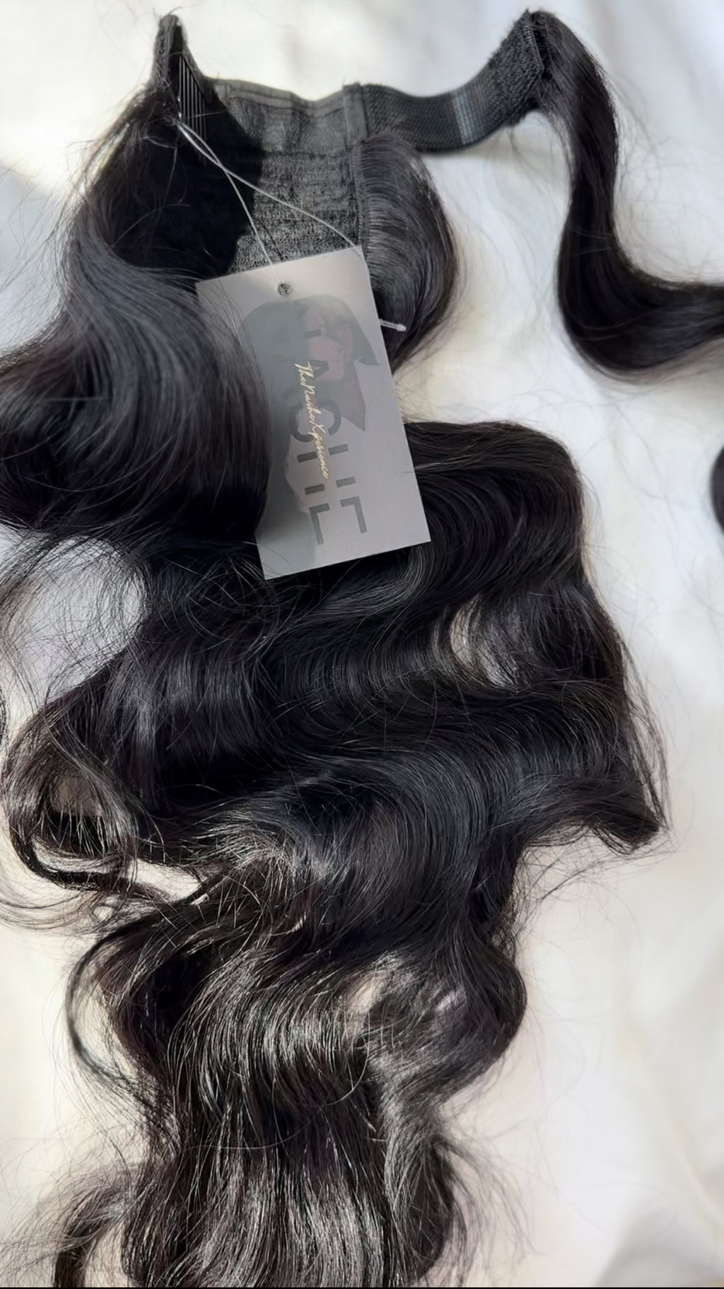 NATURAL WAVY PONYTAIL