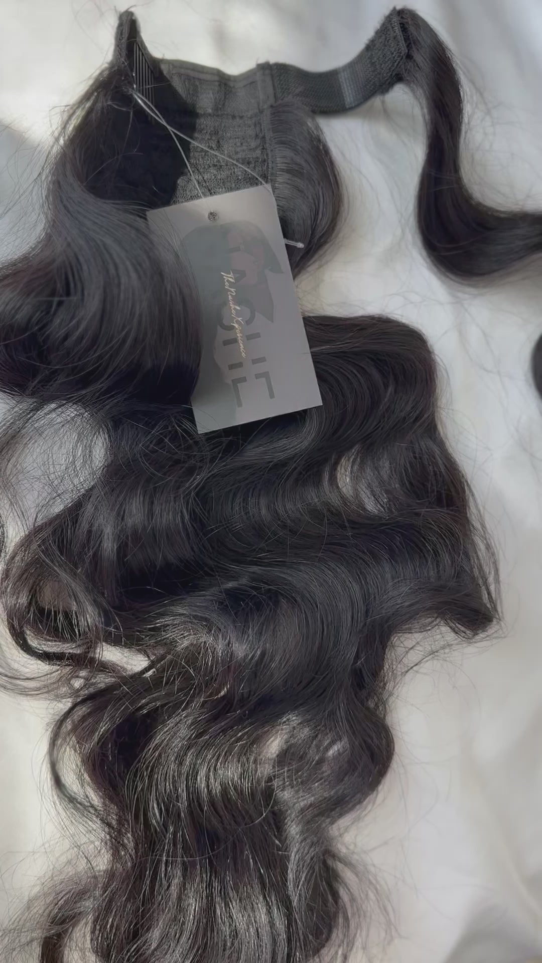 NATURAL WAVY PONYTAIL